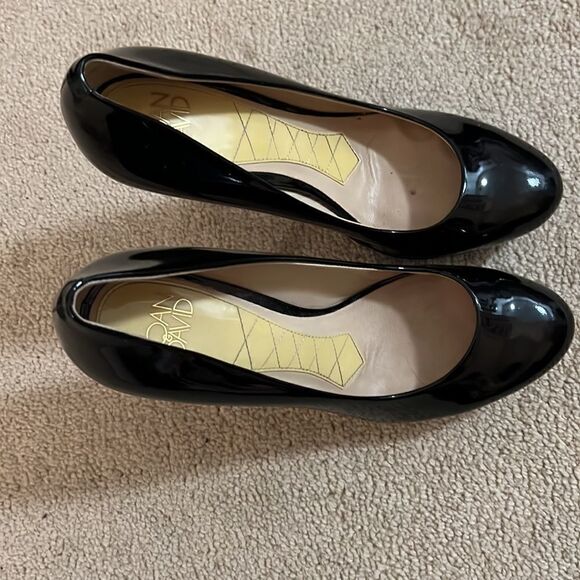 Joan and David Black Pump 7 - Picture 6 of 7